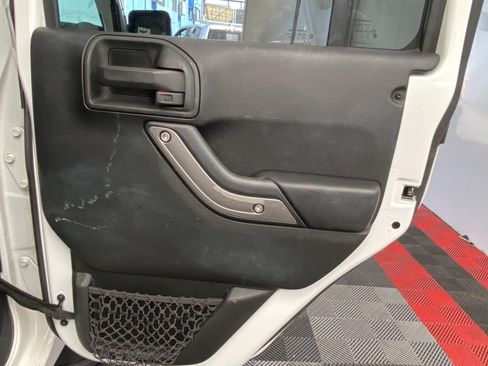 Used 2018 Jeep Wrangler Unlimited Sport S AWD/4WD image 10