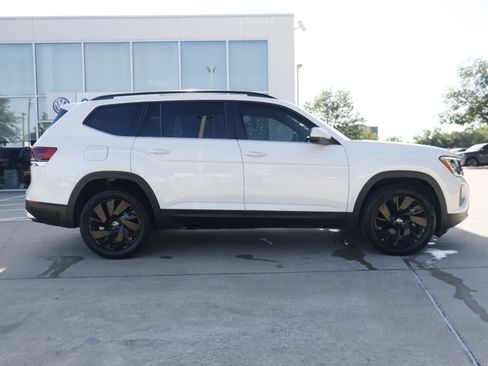 Certified 2026 Volkswagen Atlas SE FWD image 4