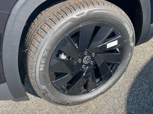 New 2026 Volkswagen Atlas SE AWD/4WD image 2