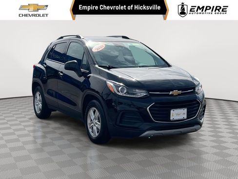 Used 2020 Chevrolet Trax LT w/ LT Convenience Package FWD image 1