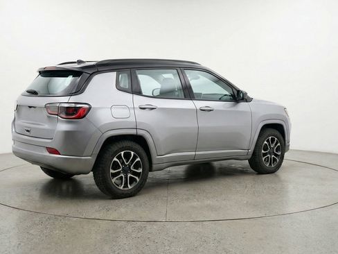 Used 2025 Jeep Compass Trailhawk AWD/4WD image 7