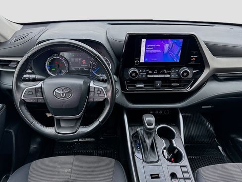 Used 2023 Toyota Highlander LE FWD image 14