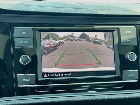 Used 2023 Volkswagen Jetta SE FWD image 18