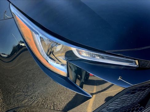 Used 2021 Toyota Corolla LE FWD image 28