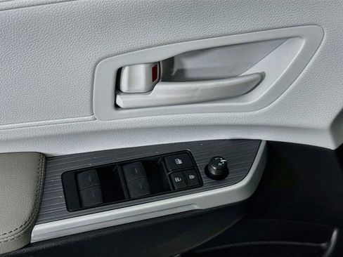 Certified 2026 Toyota Sienna LE FWD image 19