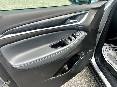 Used 2024 Buick Enclave Premium image 11