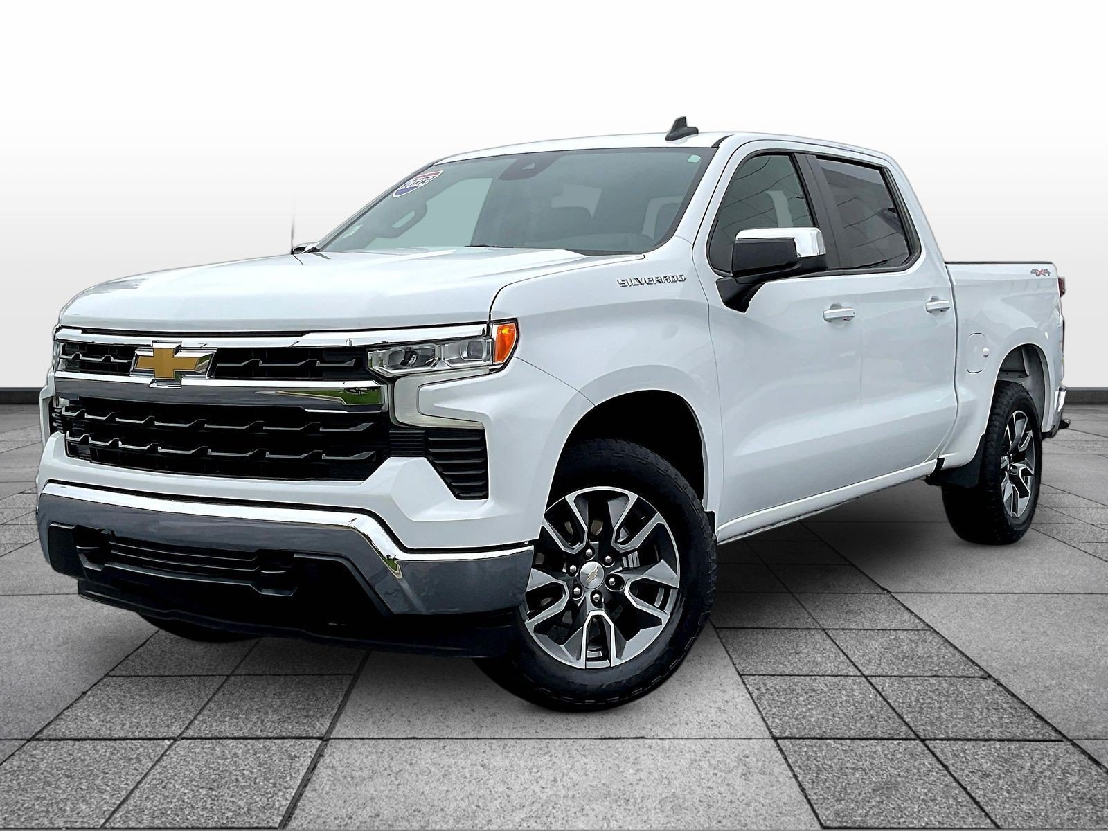 Used 2023 Chevrolet Silverado 1500 LT AWD/4WD image 3