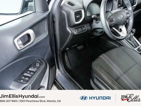Certified 2025 Hyundai Venue SEL image 9