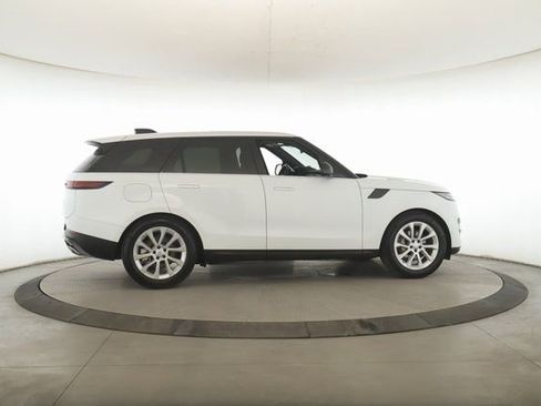 Used 2025 Land Rover Range Rover Sport SE image 6
