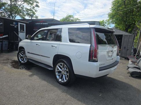 Used 2017 Cadillac Escalade Luxury AWD/4WD image 2