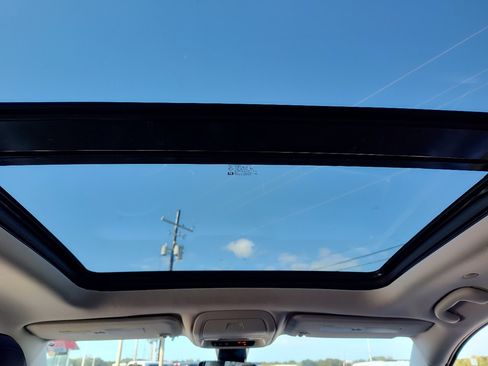 Used 2018 Cadillac XT5 Luxury w/ Driver Awareness Package image 23