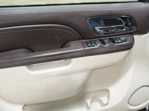Used 2013 Cadillac Escalade Platinum AWD/4WD image 14