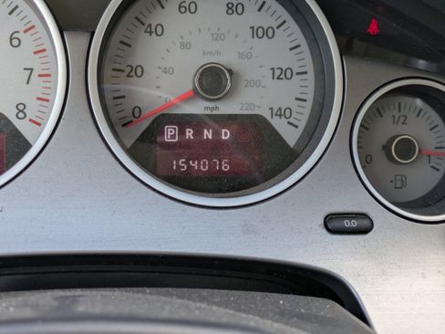 Used 2010 Volkswagen Routan SEL image 23