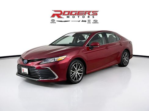 Certified 2022 Toyota Camry XLE w/ Navigation Upgrade Package FWD image 8
