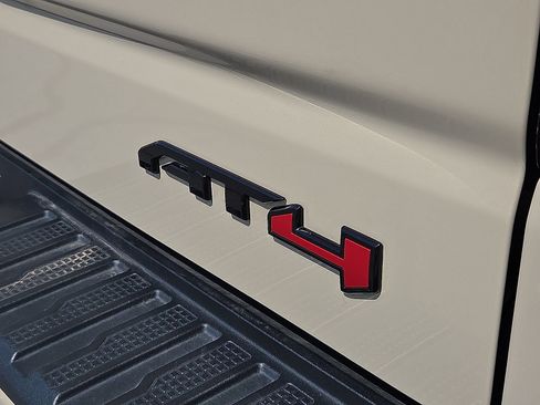 Certified 2022 GMC Sierra 1500 AT4 w/ AT4 Premium Package AWD/4WD image 16