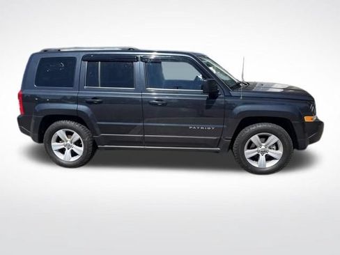 Used 2015 Jeep Patriot Latitude FWD image 2
