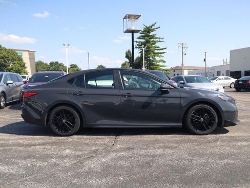 Used 2025 Toyota Camry SE FWD image 4