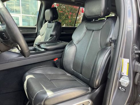 Used 2022 Jeep Wagoneer Series II w/ Premium Group I AWD/4WD image 5