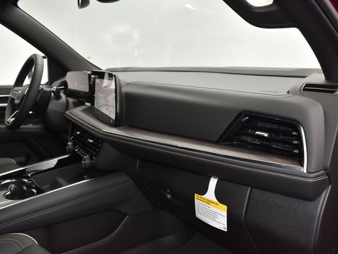 New 2025 Chevrolet Suburban Premier image 24