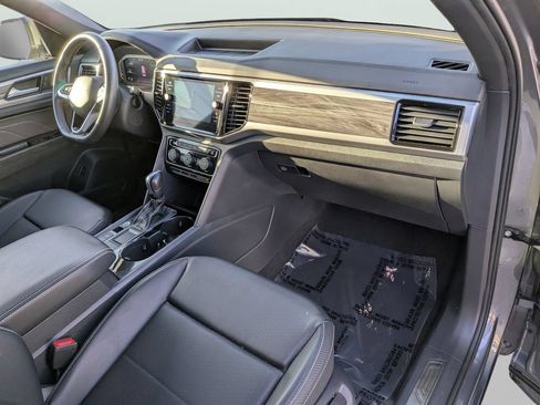 Used 2023 Volkswagen Atlas Cross Sport SE w/ Panoramic Sunroof Package FWD image 12