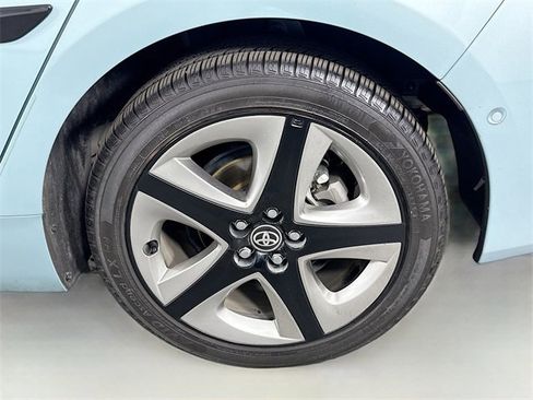 Certified 2022 Toyota Prius XLE image 28