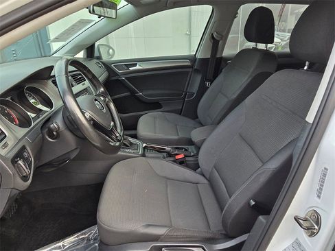 Used 2016 Volkswagen Golf S image 22