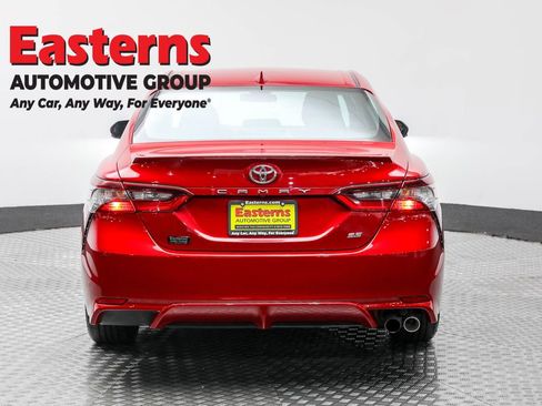 Used 2023 Toyota Camry SE image 6