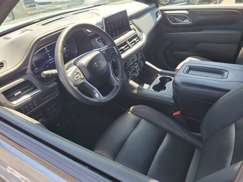 Used 2024 Chevrolet Tahoe Z71 w/ Luxury Package AWD/4WD image 3