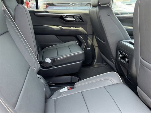 New 2025 Chevrolet Suburban Premier image 9
