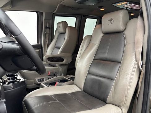 Used 2019 GMC Savana 2500 w/ Enhanced Convenience Package RWD image 19