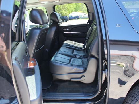 Used 2014 Chevrolet Suburban LT AWD/4WD image 32