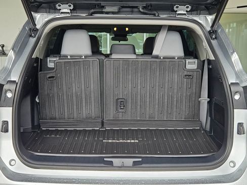 Used 2022 Toyota Highlander LE AWD/4WD image 26