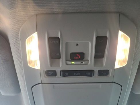 Used 2024 Toyota Highlander XLE image 32