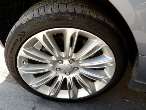 Used 2019 Land Rover Range Rover HSE image 26