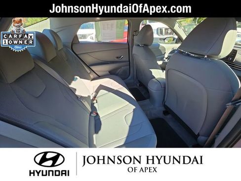 Certified 2023 Hyundai Elantra SE image 21