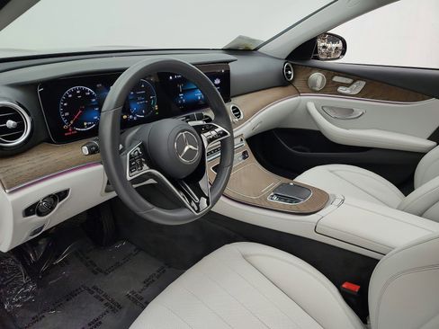 Used 2022 Mercedes-Benz E 350 Sedan image 12