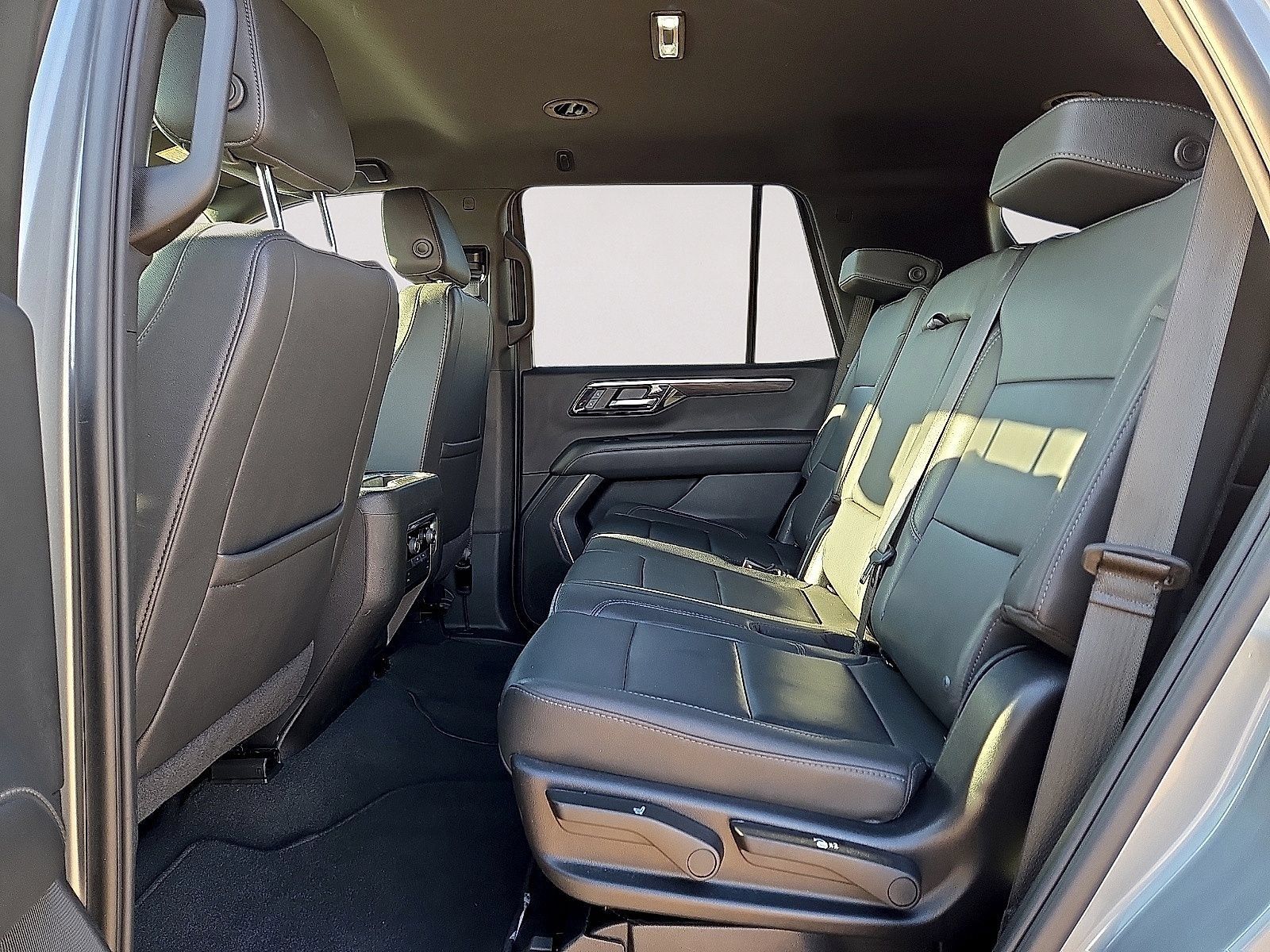 Used 2025 Chevrolet Tahoe LT AWD/4WD image 16