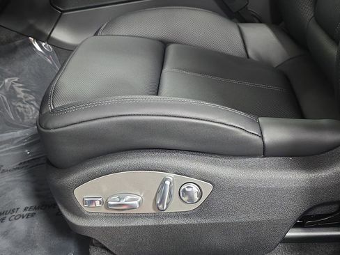 New 2026 Porsche Macan image 23