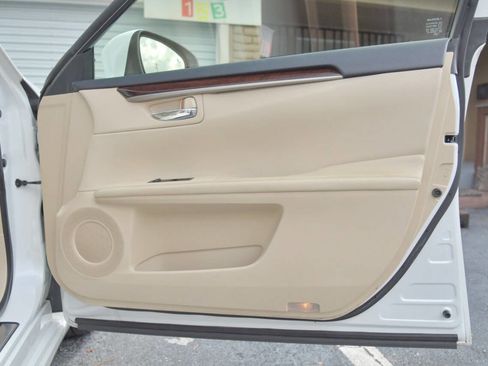 Used 2013 Lexus ES 350 w/ Luxury Pkg FWD image 39