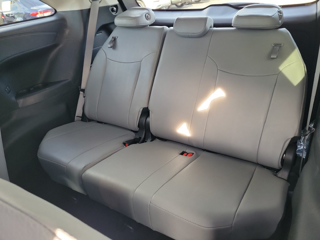 Used 2025 Toyota Sienna XLE FWD image 10