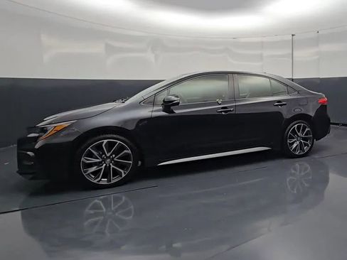 Used 2021 Toyota Corolla SE w/ SE Premium Package FWD image 10