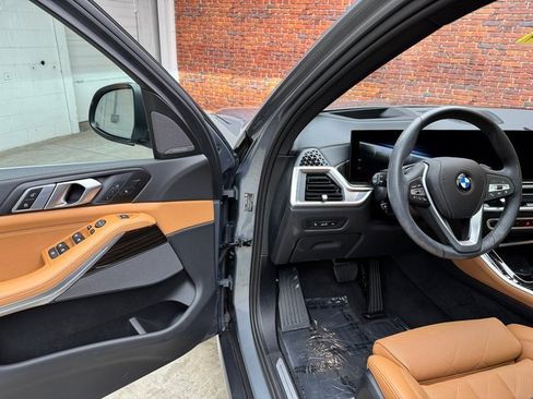 Certified 2025 BMW X5 xDrive40i w/ Climate Comfort Package image 9