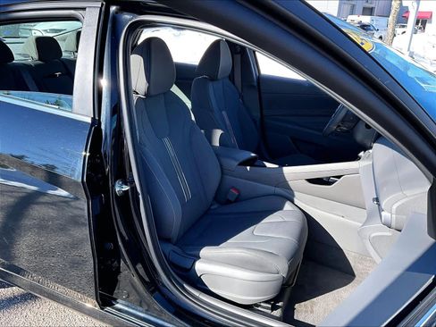 Used 2024 Hyundai Elantra SEL w/ Convenience Package image 11
