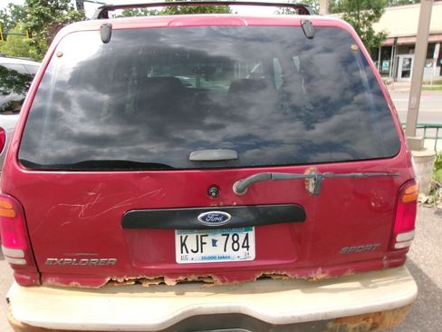 Used 2000 Ford Explorer Sport image 4