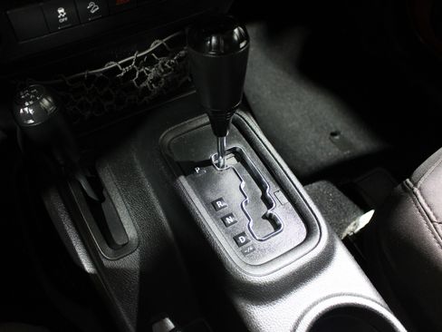 Used 2013 Jeep Wrangler Sport AWD/4WD image 13