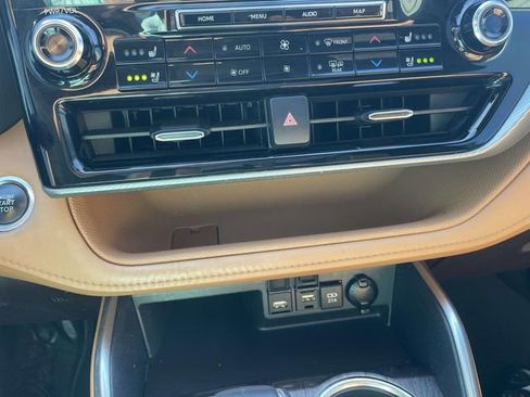 Used 2021 Toyota Highlander Platinum FWD image 38