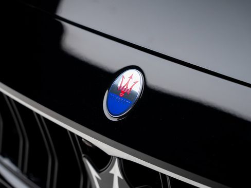 Used 2021 Maserati Ghibli Trofeo image 13