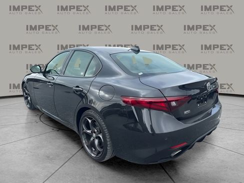 Used 2017 Alfa Romeo Giulia Ti w/ TI 19" Sport Package RWD image 3