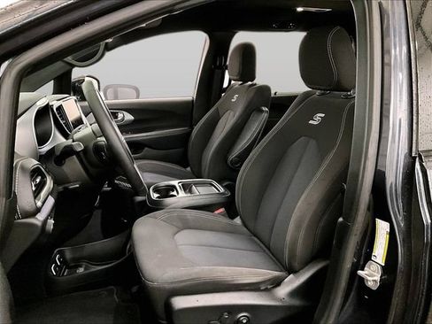 Used 2021 Chrysler Pacifica Touring FWD image 24