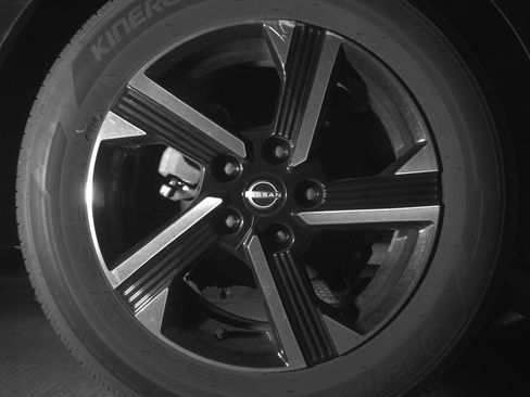 Used 2025 Nissan Sentra SV FWD image 15